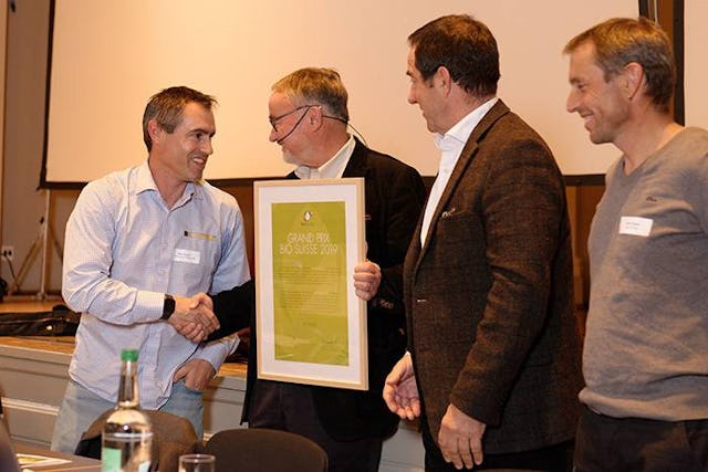 Bio Suisse verlieh 2019 den Grand Prix Bio Suisse an die Bieraria Tschlin SA. Bio Suisse verlieh 2019 den Grand Prix Bio Suisse an die Bieraria Tschlin SA.
