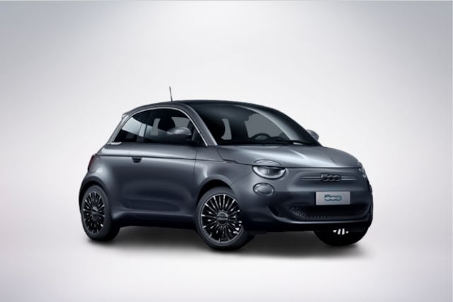 Der beliebte Fiat 500 kann nun auch als Elektroauto gefahren werden: Fiat 500e La Prima. Die Wallbox ist im Preis inklusive. Der beliebte Fiat 500 kann nun auch als Elektroauto gefahren werden: Fiat 500e La Prima. Die Wallbox ist im Preis inklusive.