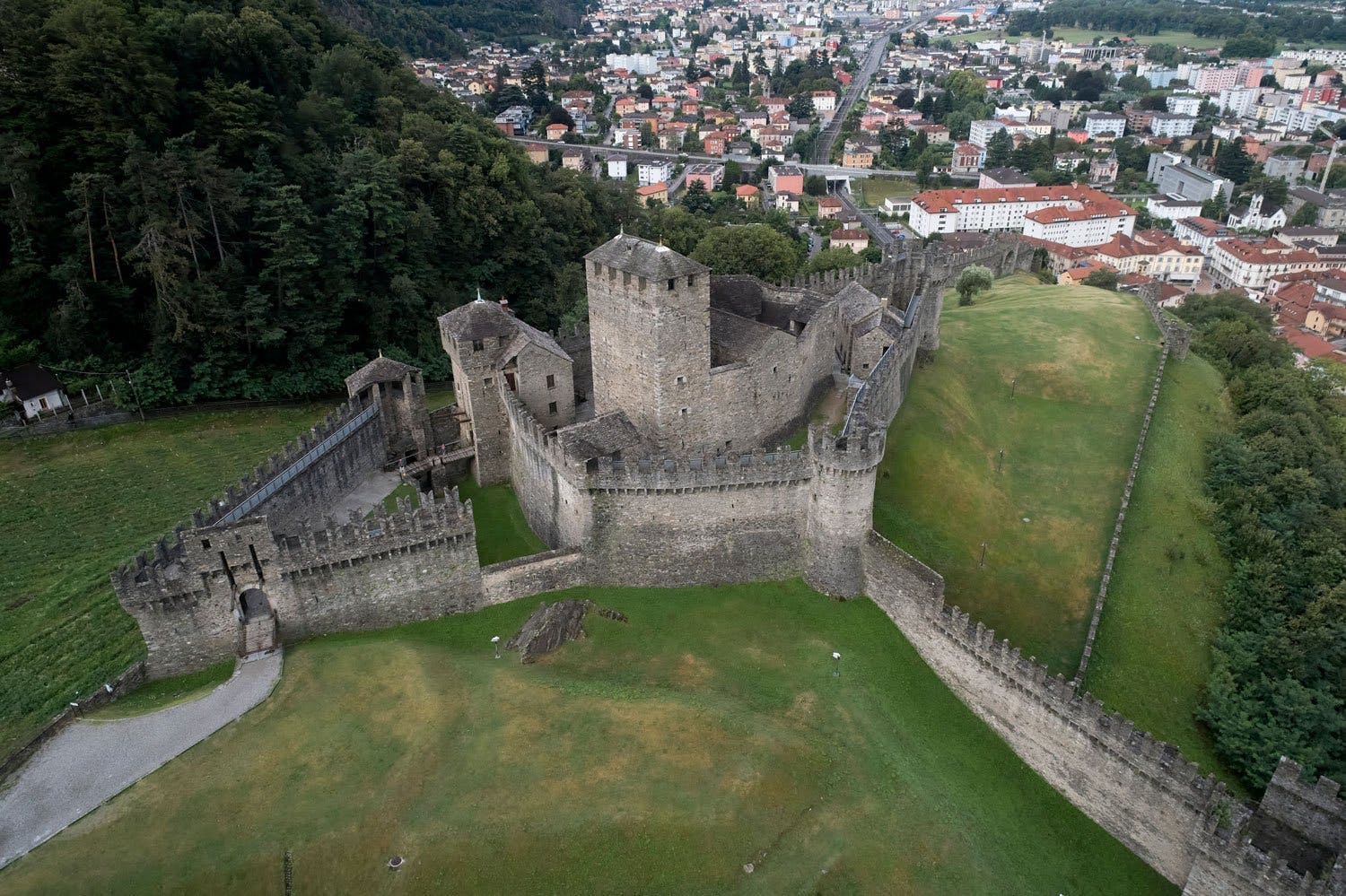 Die Burgen von Bellinzona: Erhalte spannende Einblicke ins UNESCO-Welterbe der Schweiz.