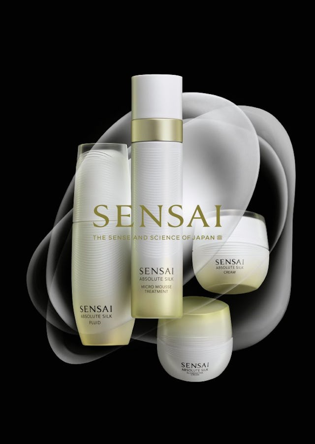Découvrez la nouvelle crème ABSOLUTE SILK et sa formule illuminatrice d’exception ainsi que d’autres produits pour parfaire votre rituel de soin SENSAI. Découvrez la nouvelle crème ABSOLUTE SILK et sa formule illuminatrice d’exception ainsi que d’autres produits pour parfaire votre rituel de soin SENSAI.