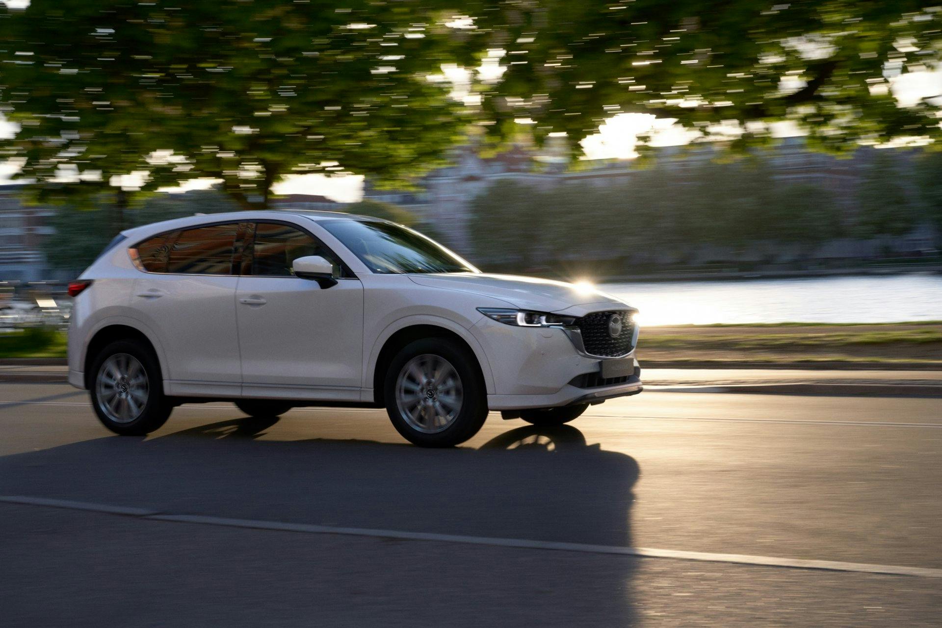Le design «Kodo» actualisé du Mazda CX-5 2022 souligne encore plus intensément l’impression générale de puissance et d’élégance, et invite à la condui...