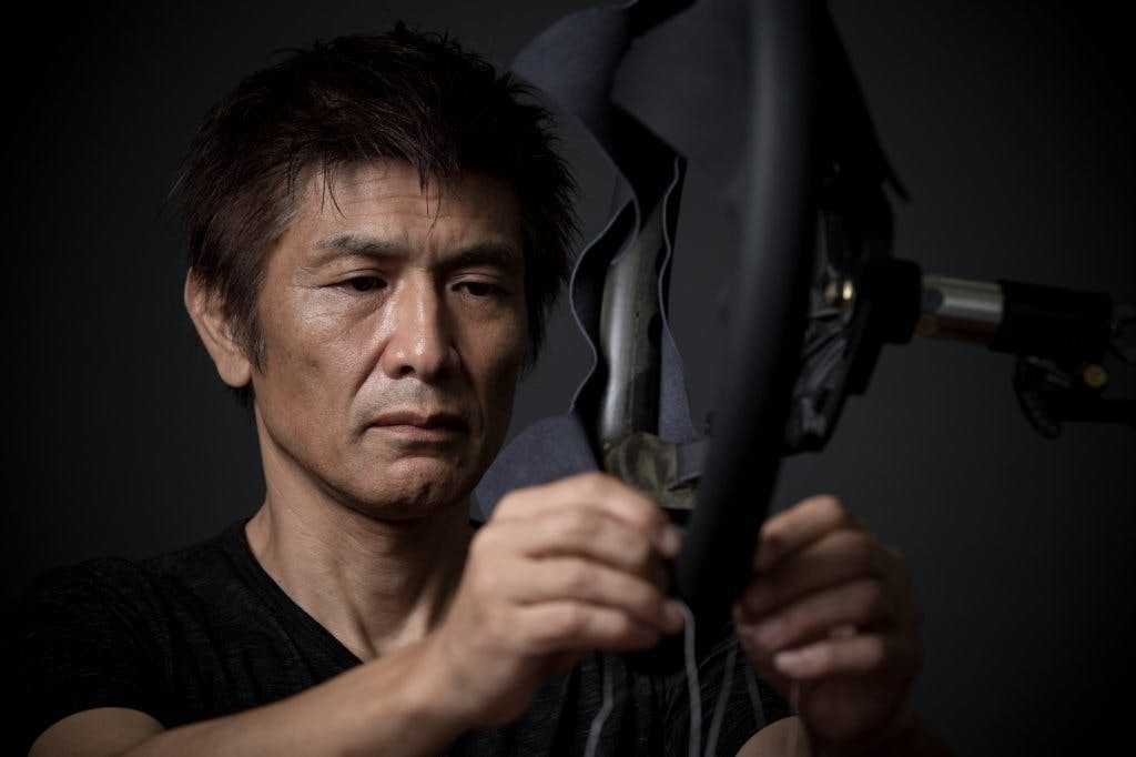 Elle combine des éléments traditionnels de l’artisanat avec des éléments modernes...