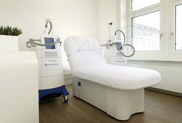 Qualität garantiert: Das CoolSculpting-Gerät verfügt über die CE-Zertifizierung und FDA-Zulassung. Qualität garantiert: Das CoolSculpting-Gerät verfügt über die CE-Zertifizierung und FDA-Zulassung.