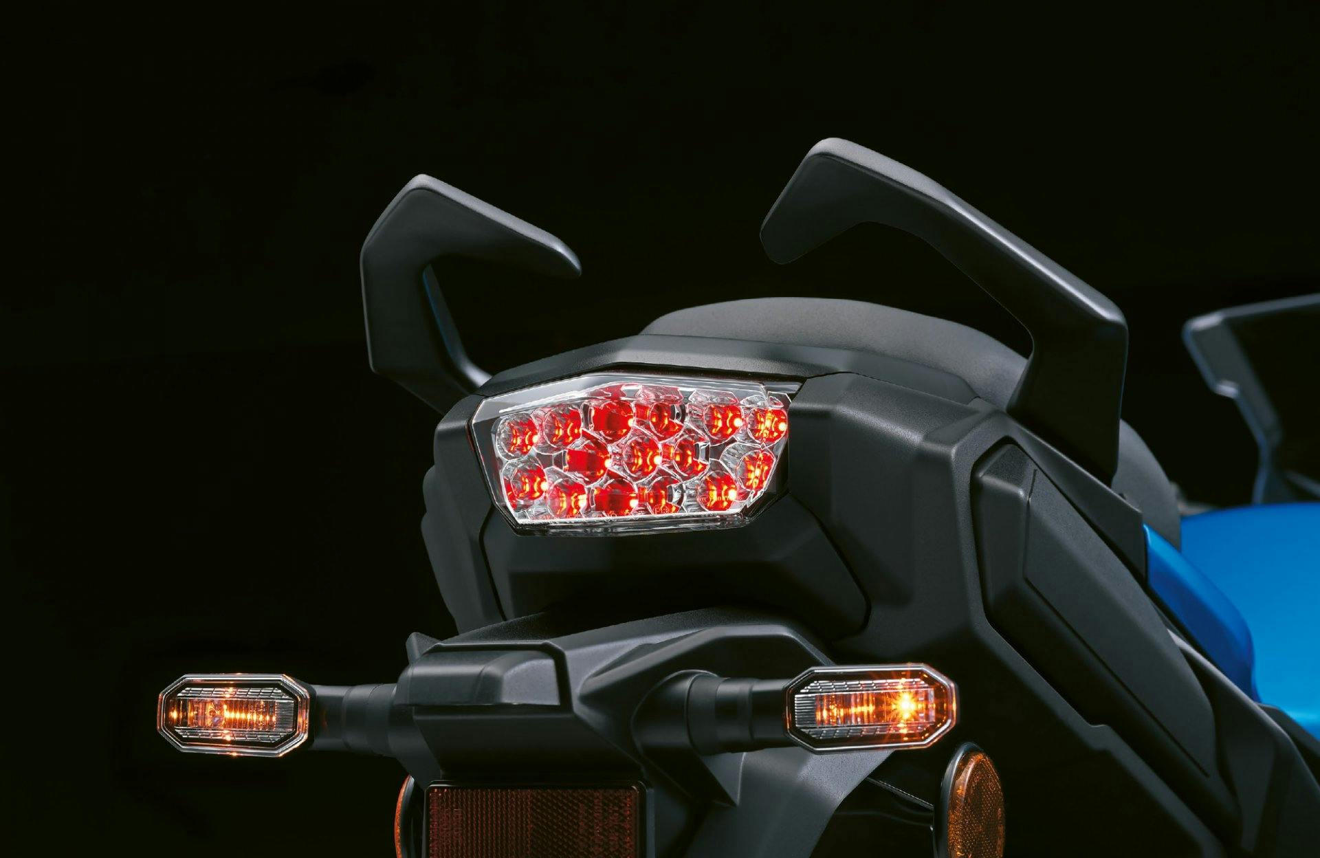 Le design des feux arrière à LED souligne ses lignes élégantes.