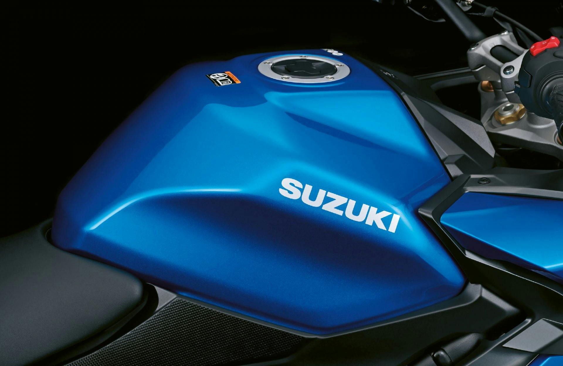 Le réservoir de carburant d'une capacité de 19 litres.