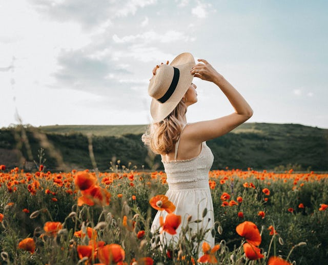 Bye-bye, überschüssiges Gewebe: Mit einem minimal-invasiven Eingriff wirst du deine Schwabbelarme los.