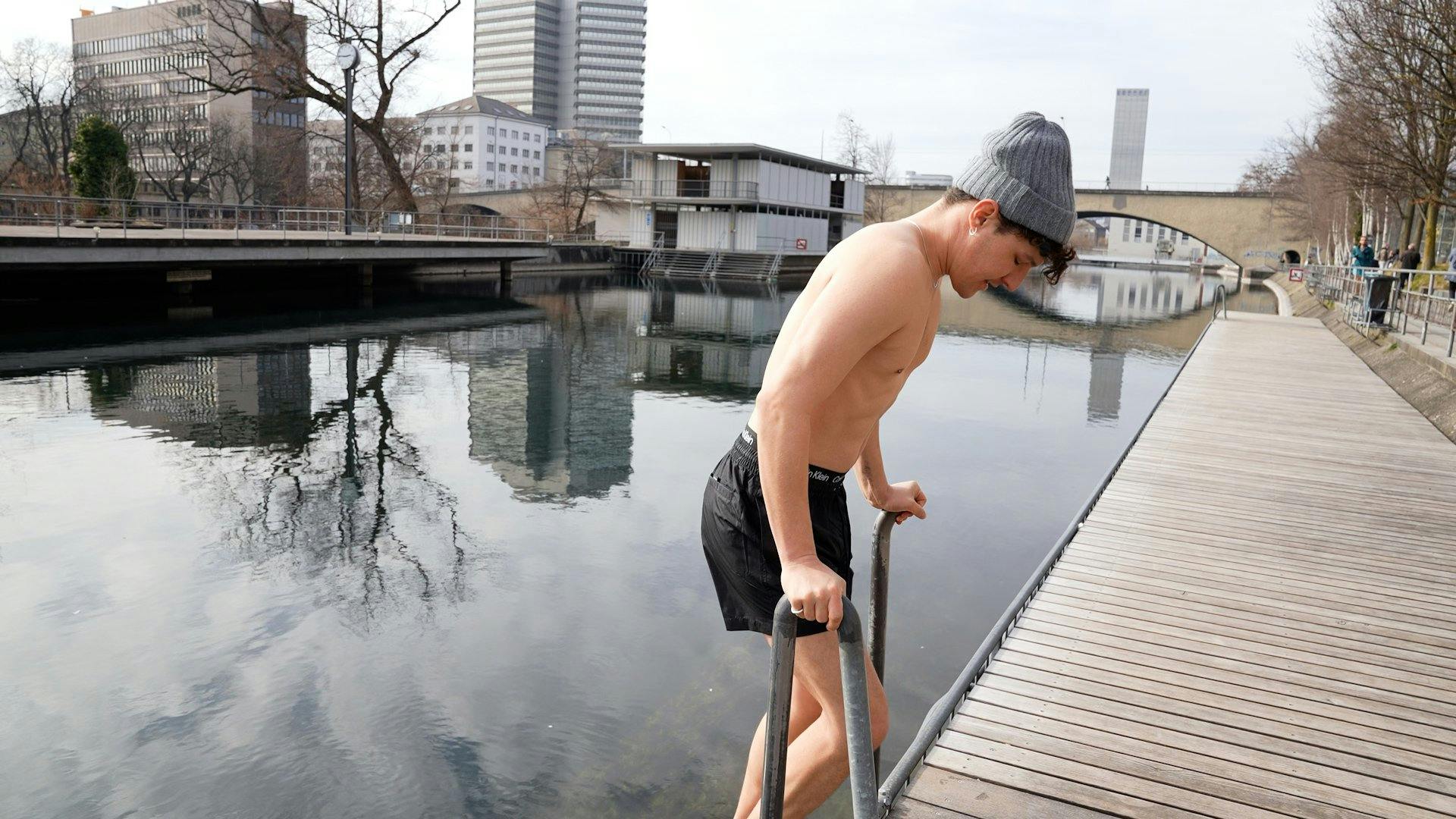 Cool: Philippe bei der Abkühlung im kalten Eisbad.