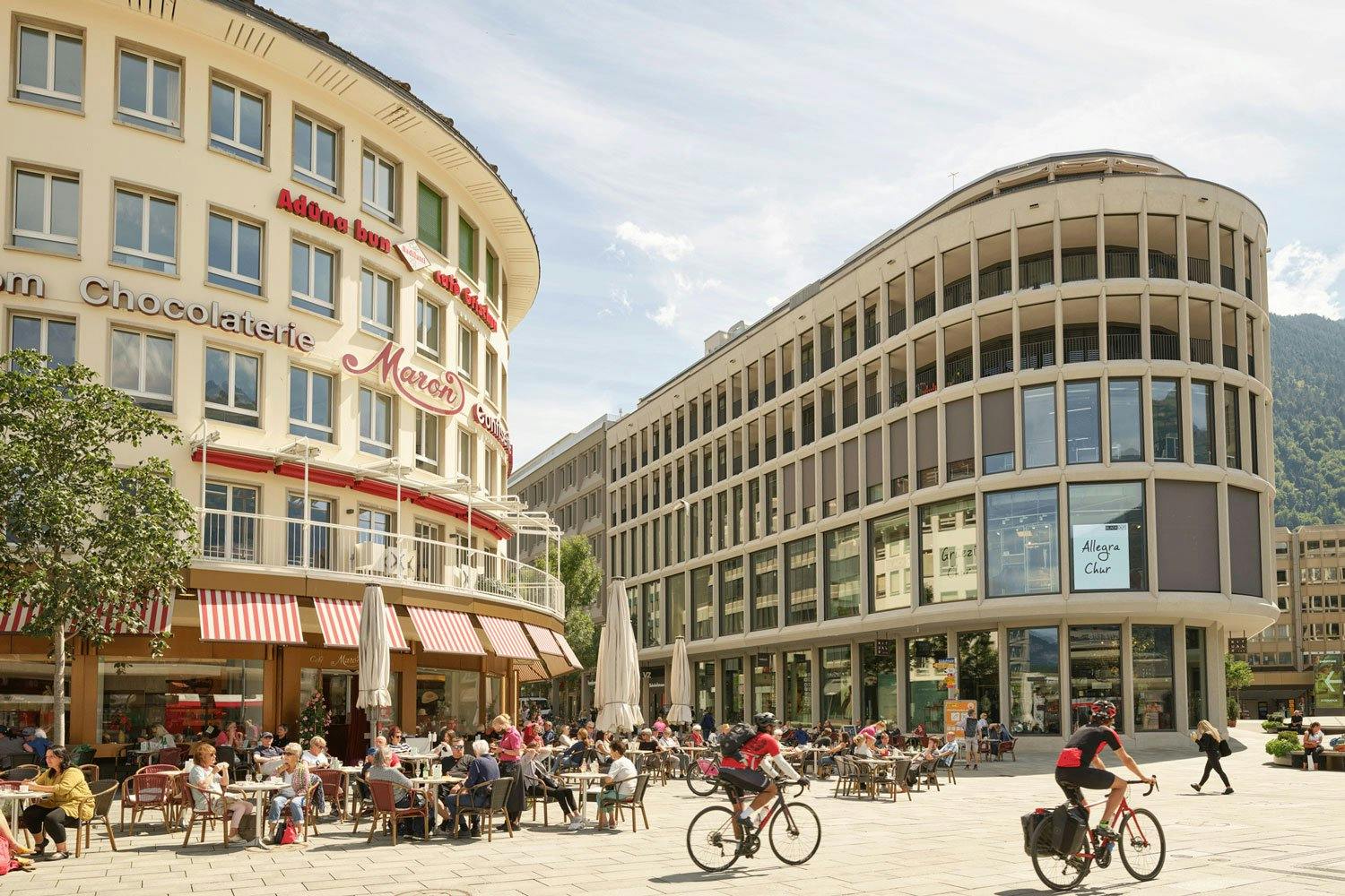 Der neu erbaute Bahnhofplatz in Chur ist komplett autofrei.