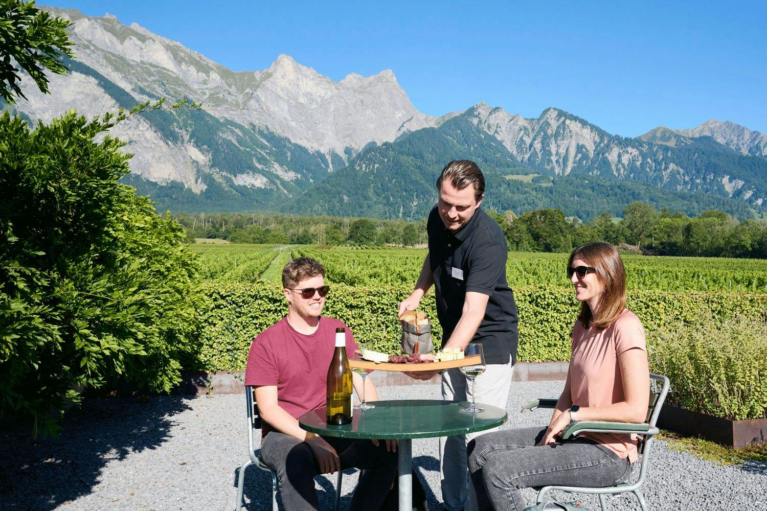 Im Heidiland werden auch geführte Weintouren angeboten.