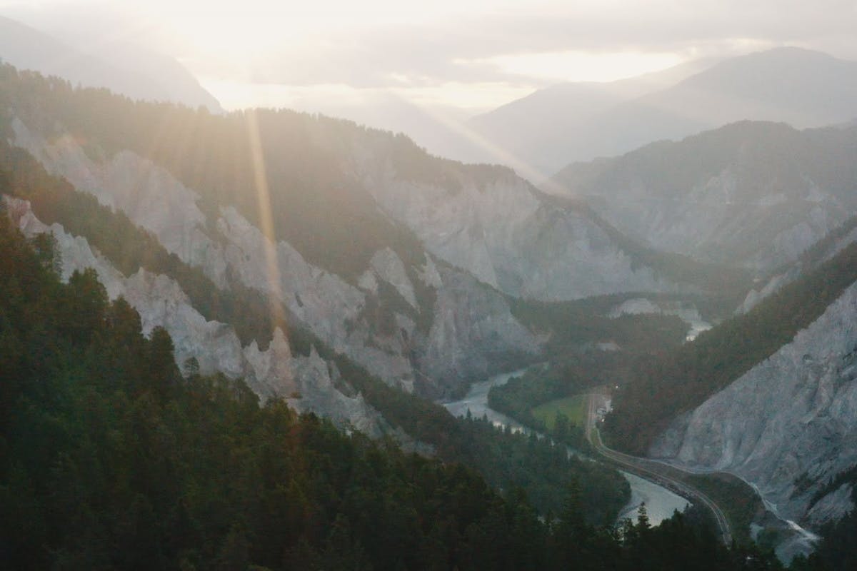 Die atemberaubende Naturkulisse der Rheinschlucht hat sich den Übernamen als «Swiss Grand Canyon» verdient.