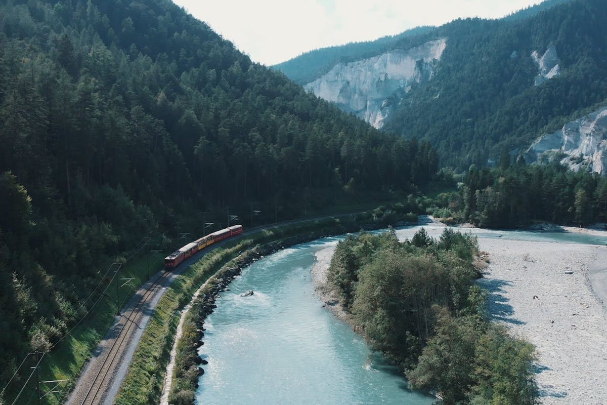 Eine Fahrt in der bekannten Rhätischen Bahn darf natürlich auch nicht fehlen!