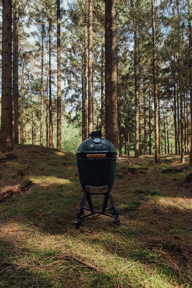 Das Big Green Egg besticht durch das Zusammenspiel von schönem, funktionalem Design und der Verwendung hochwertiger Materialien. Das Big Green Egg besticht durch das Zusammenspiel von schönem, funktionalem Design und der Verwendung hochwertiger Materialien.