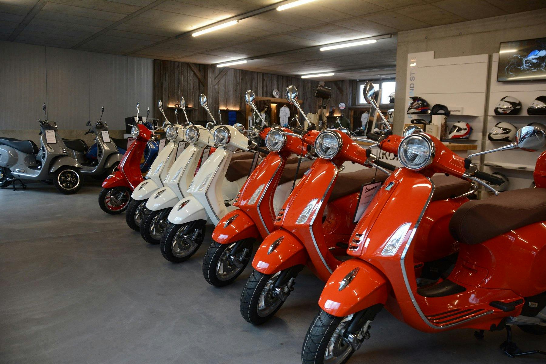 Ob im Ausgang oder auf dem Arbeitsweg: Mit diesen Farben fällst du bestimmt auf.