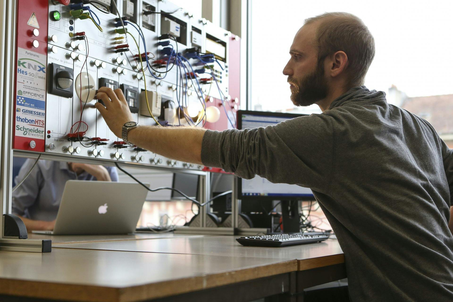 Panneau de contrôle de systèmes domotiques.