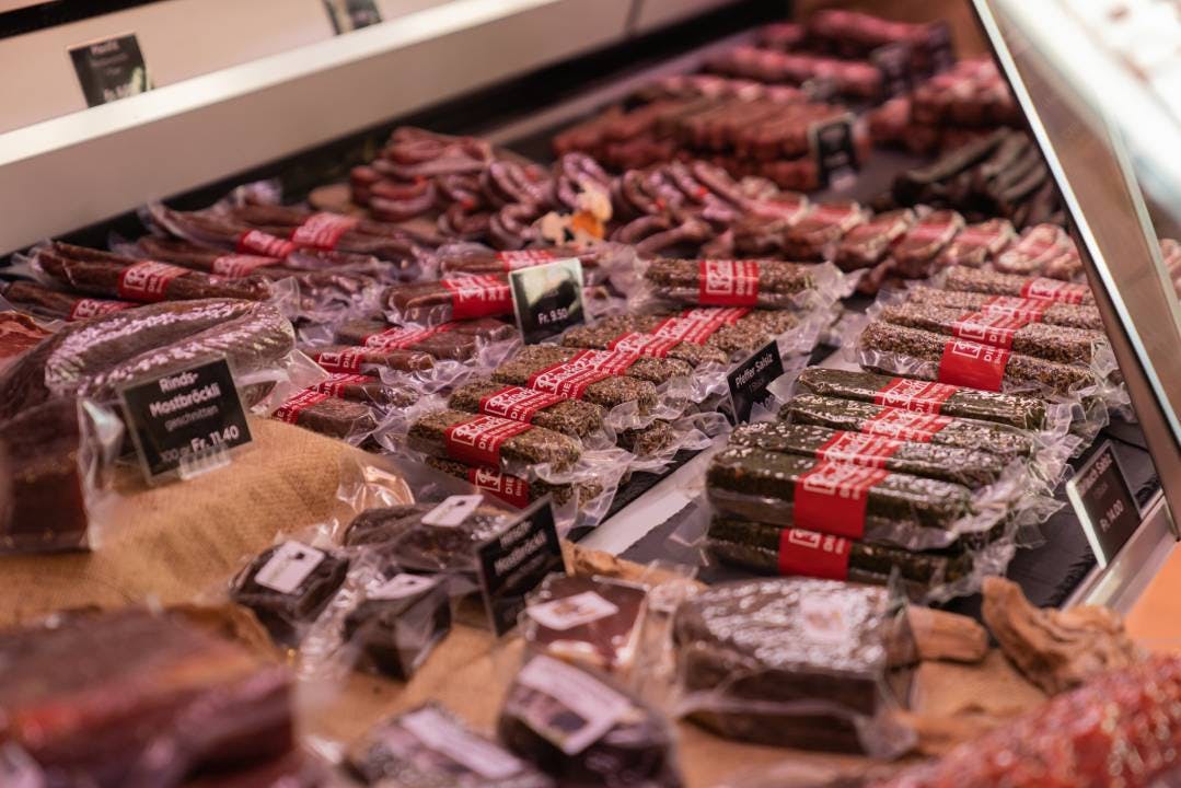 Im Geschäft, das der Produktionsstätte angeschlossen ist, werden auch Salsiz-Träume wahr.