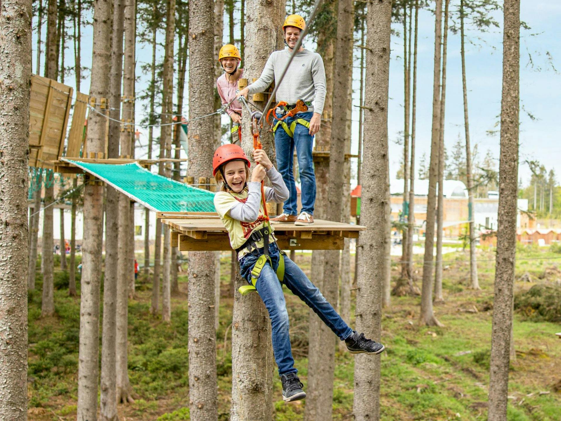 Hoch hinaus: Die Kletteranlagen bieten Nervenkitzel für alle Altersgruppen.