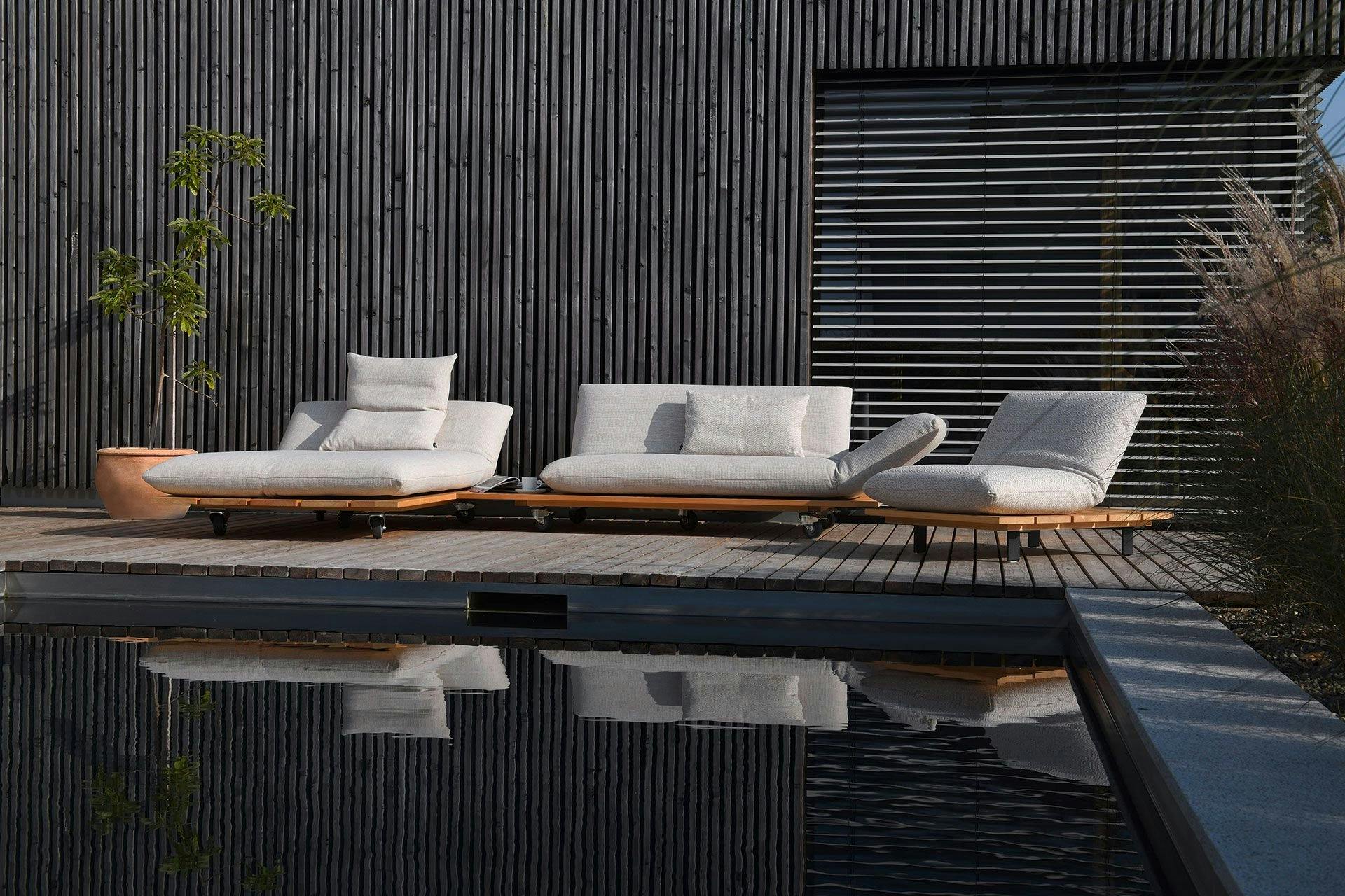 Luxus für den Garten ist die Lounge Akito von Bullfrog. Sie ist in verschiedenen Holzarten und mit individuellen Typ- und Nahtausführungen wählbar und...