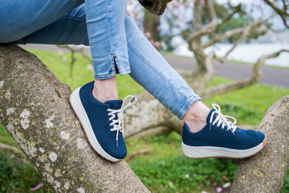 Perfekt für warme Tage: Andrea Dark Blue für Damen und Herren