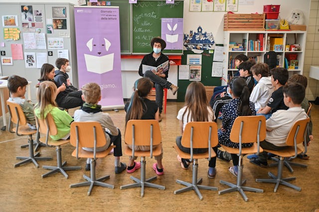 Leggere ad alta voce favorisce lo sviluppo dei più piccini.