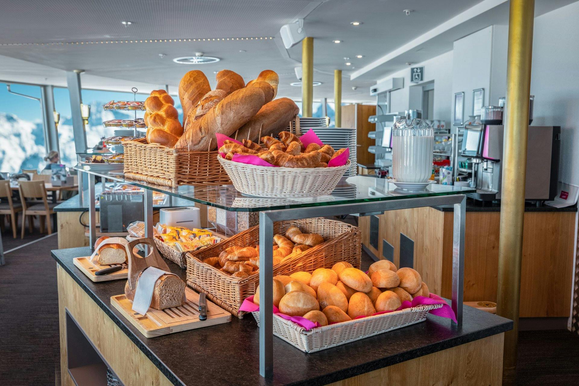 Das reichhaltige Brunch-Buffet macht James Bond alle Ehre.