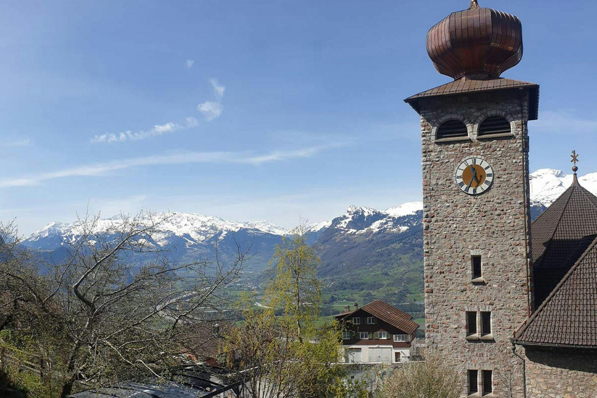 … und bietet eine traumhafte Sicht ins Tal und die Berge.