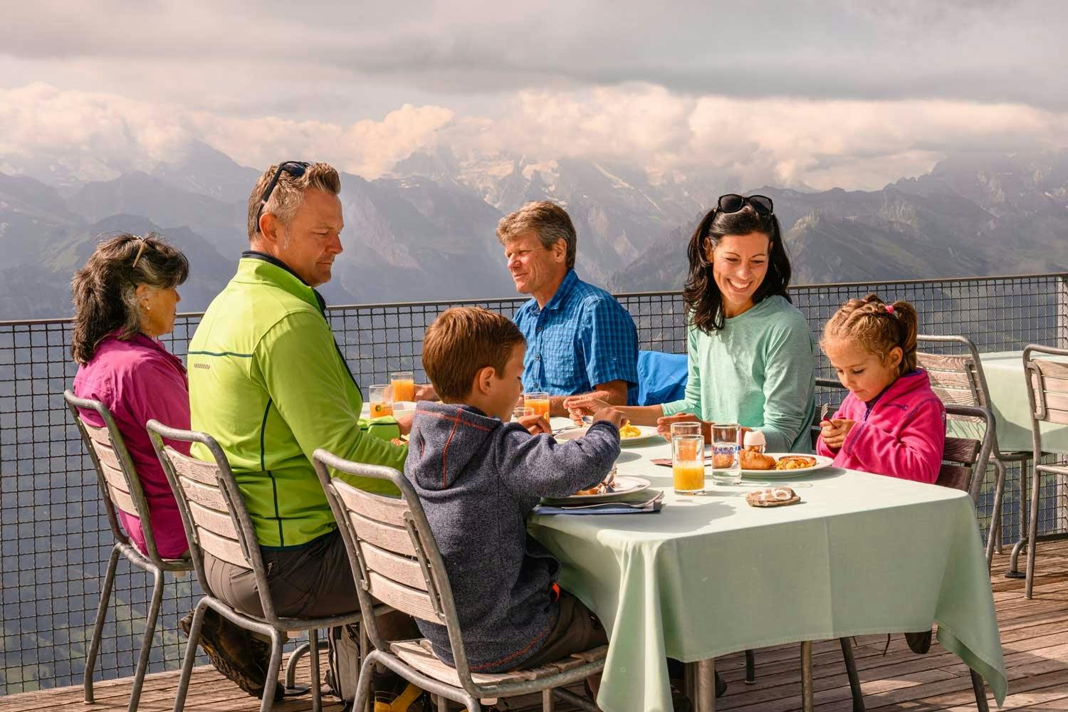 Das ausgiebige Frühstücksbuffet bietet lokale Leckereien und kulinarische Highlights.