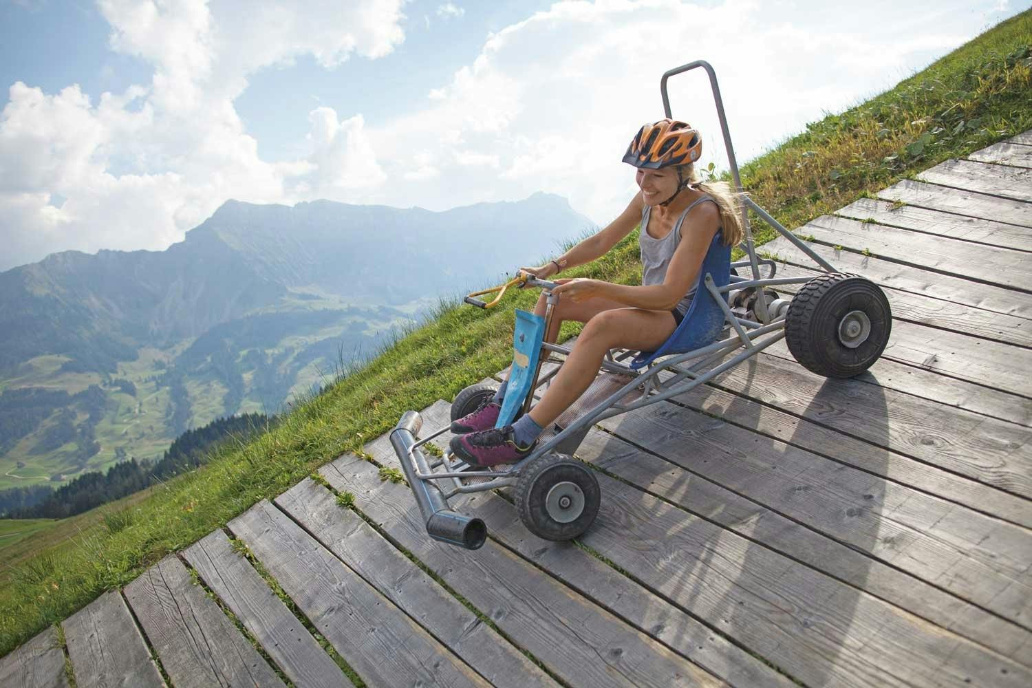 Die Marbachegg bietet für jeden das richtige Programm: Mit den Marbachegg-Carts kannst du den Berg runter düsen.