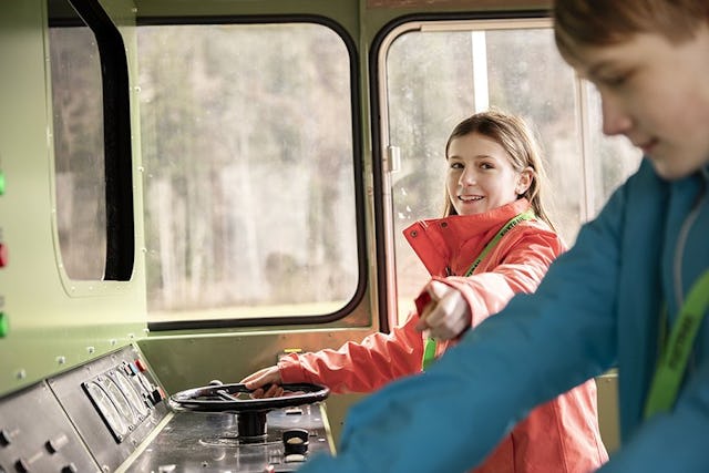 Au cours de la résolution des éngimes, il vous faudra conduire un train!