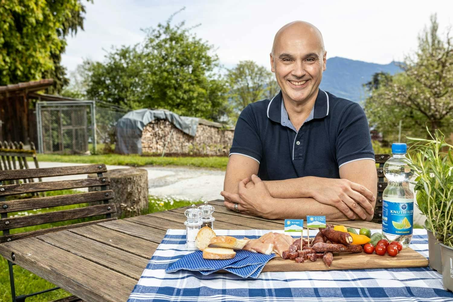 Das verleiht dem Schinken nicht nur den feinen Geschmack, sondern auch das Siegel «Aus der Region. Für die Region».