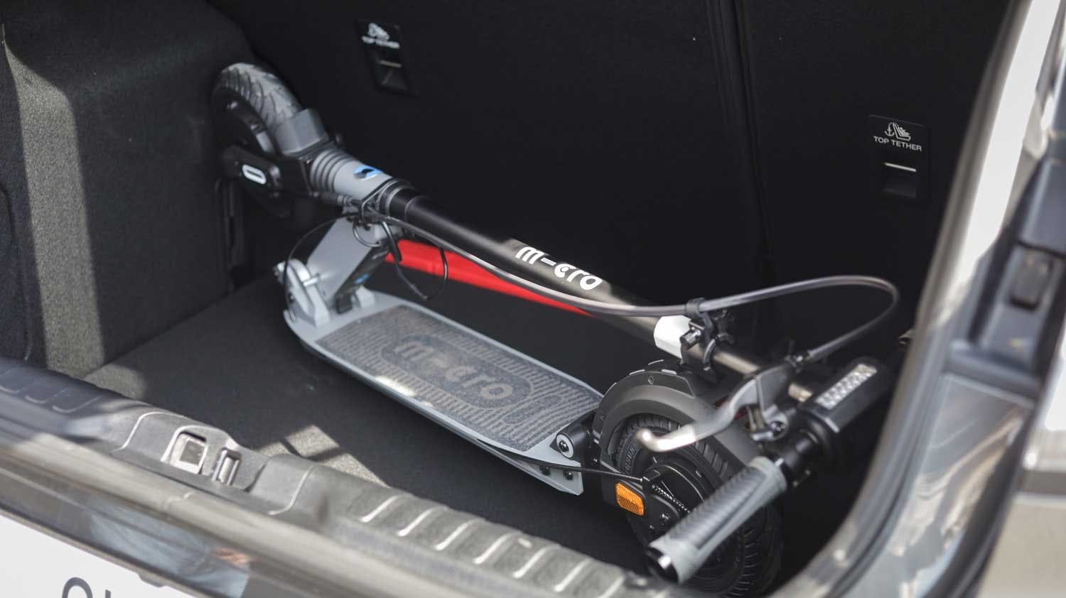 Lors de la livraison de la Ford Puma, l'e-scooter est déjà dans le coffre.