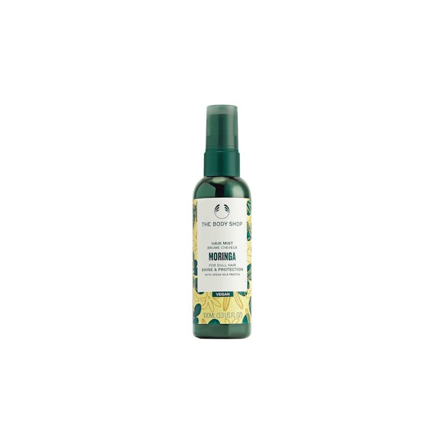Für den perfekten Glanz: Moringa Shine & Protection Haarspray, Fr. 16.95, bei The Body Shop.
