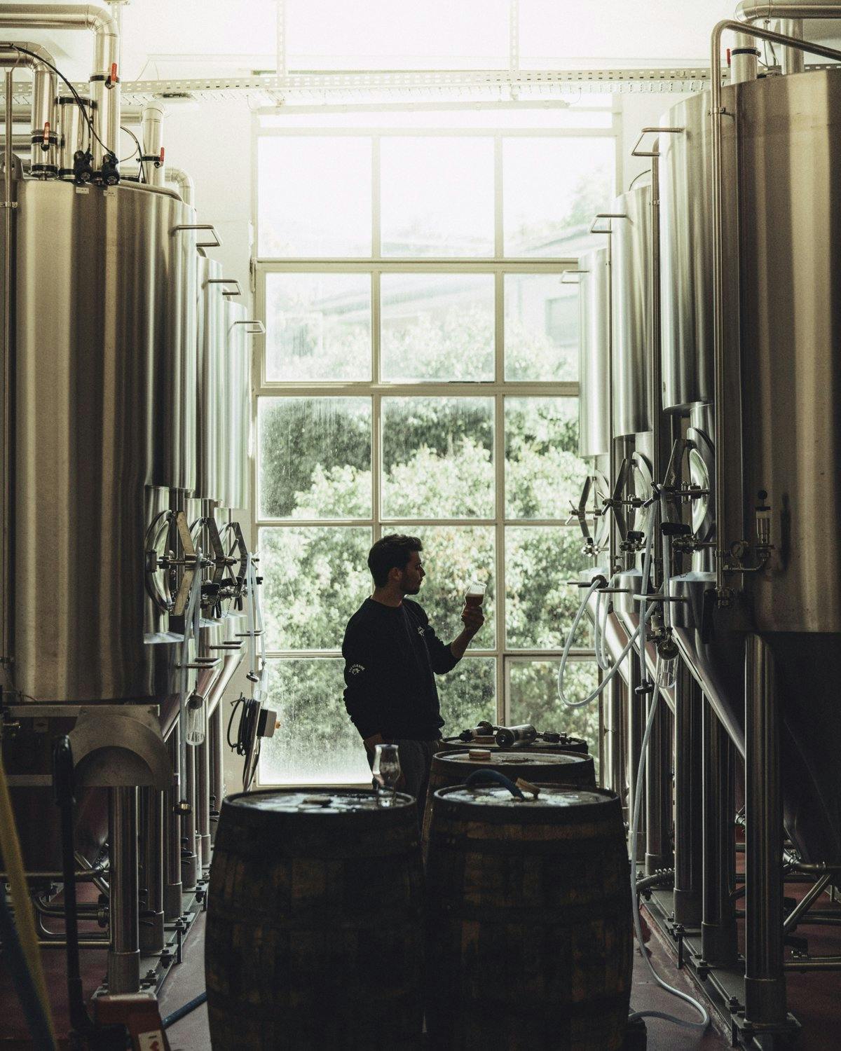 Jeder Schritt bei der Herstellung eines Walliser Bieres erfordert viel Aufmerksamkeit.