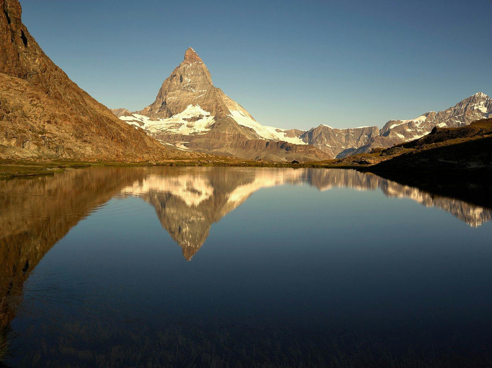 Le voyage du Glacier Express commence à Zermatt, à deux pas de la plus belle montagne de Suisse, le Cervin.