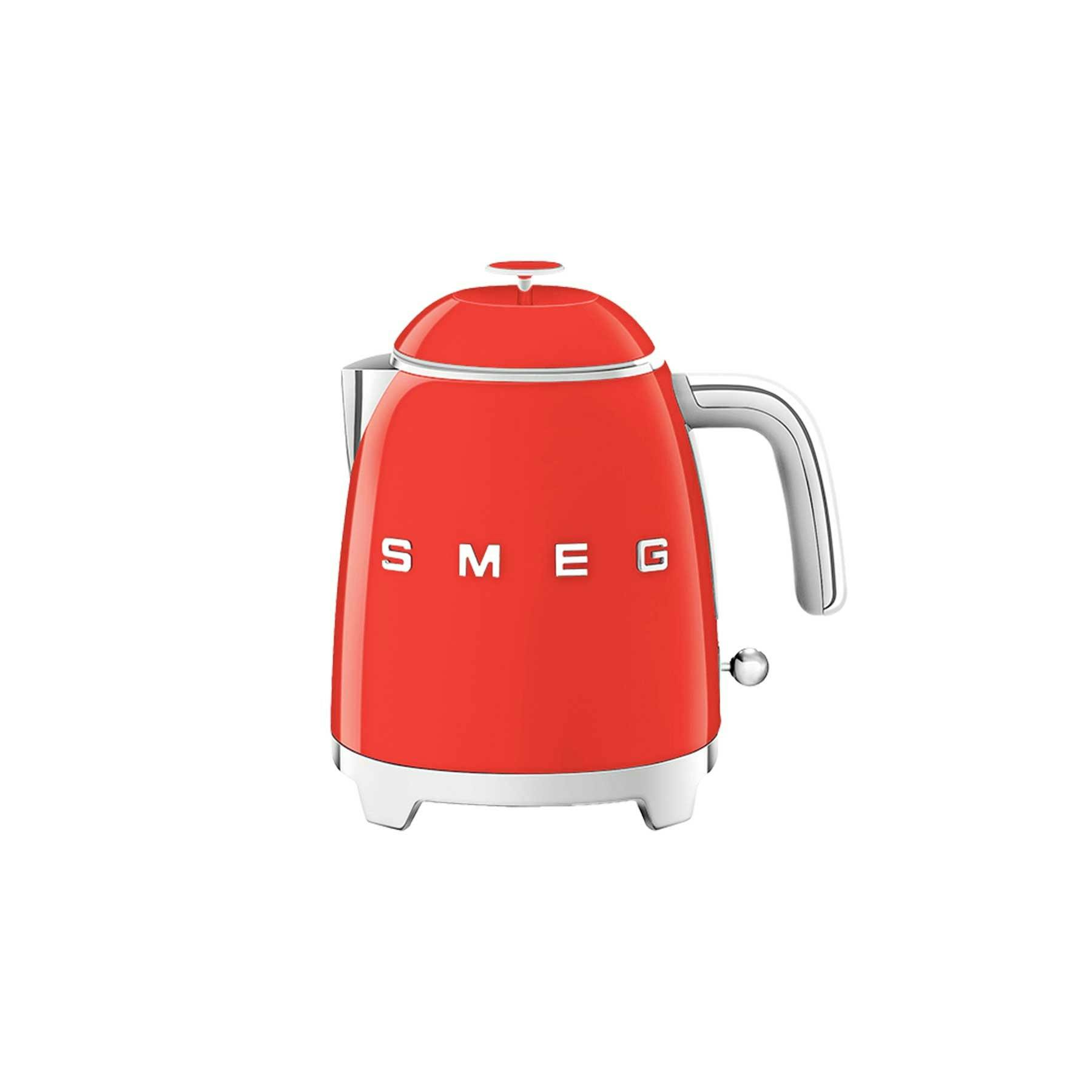 Ça chauffe: Mini bouilloire Smeg 50’s Retro Style, 119 fr., nettoshop.ch.