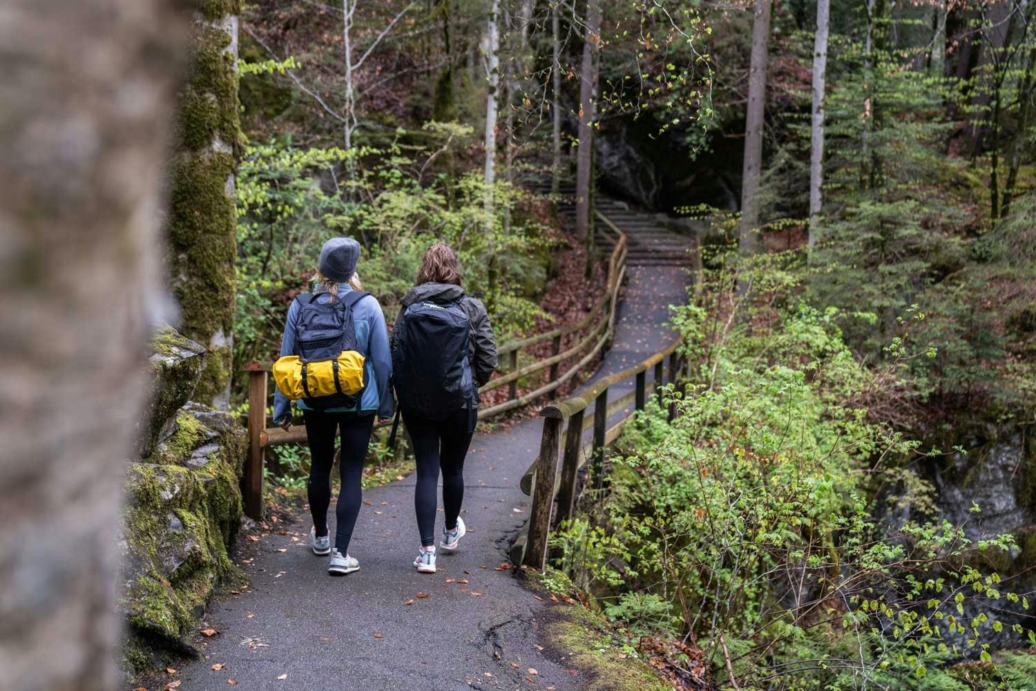 Celina et Sabrina ont fait un Railtrip de cinq jours sur le réseau BLS qu’elles vous font découvrir dans leur vlog de voyage.