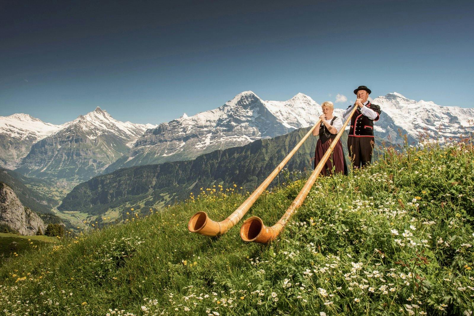 Ein ganz besonderes Highlight sind die täglichen Live-Konzerte der Alphornbläser*innen.