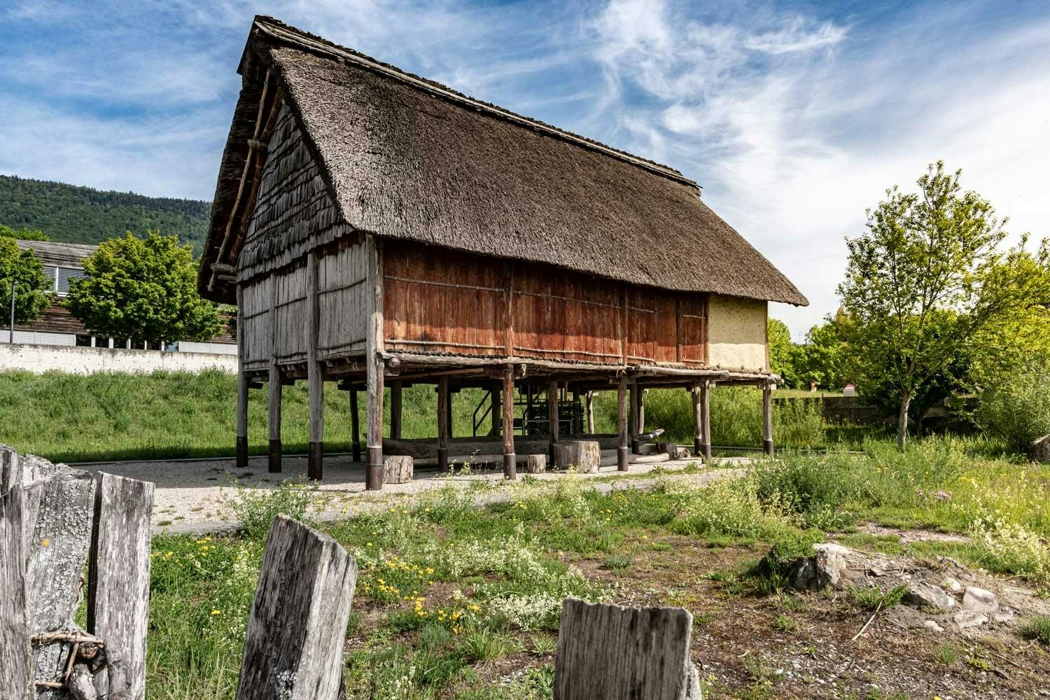 Im Laténium am Ufer des Neuenburgersees lernst du spielerisch alles zur Geschichte des Kantons Neuenburg.