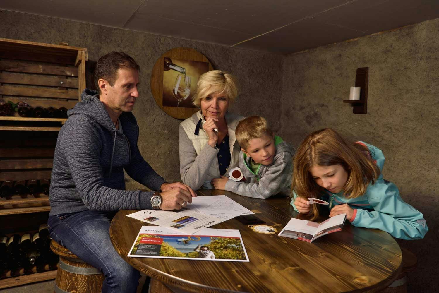 Und wer mit dem öffentlichen Verkehr anreist, profitiert sogar von 20 Prozent auf die Rätselrundreise.