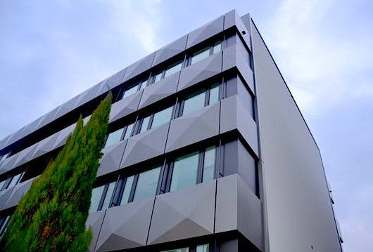 Die TEKO Basel mit einem optimalen Standort nur knapp 5 Fussminuten vom Bahnhof SBB entfernt.