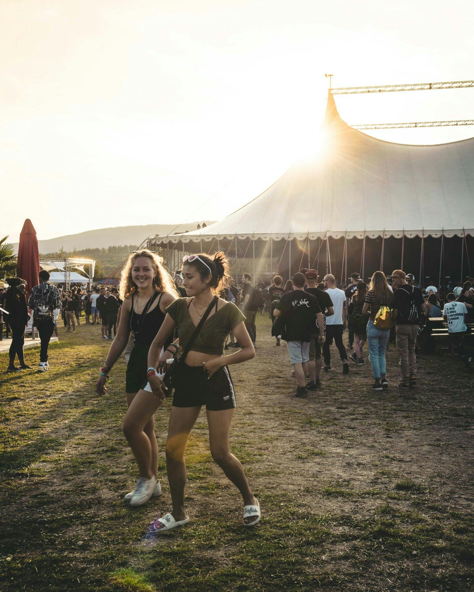 Tanze ein Wochenende lang zu den Beats von Raf Camora, The Game und vielen weiteren Hip-Hop-Grössen.