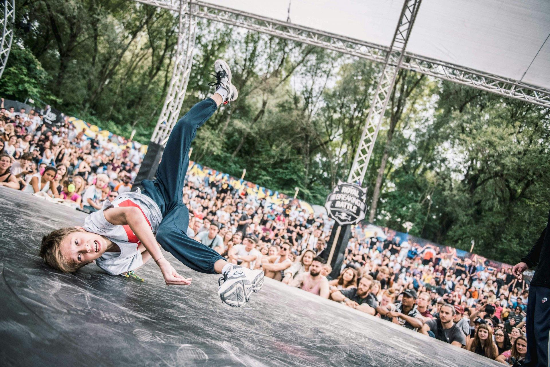 Hol dir die volle Ladung Hip-Hop und fiebere  bei den Breakdance-Battles mit.
