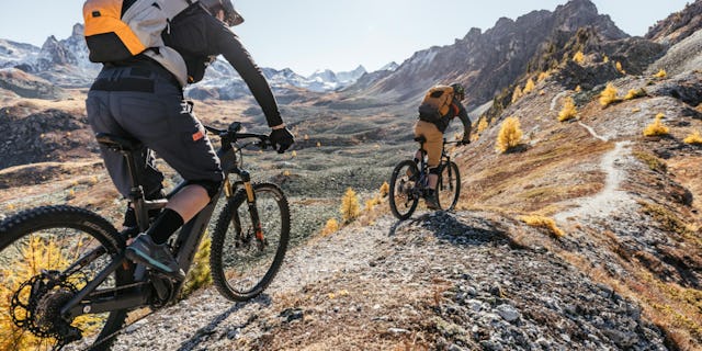 Mit einem E-Mountainbike bist du bereit für die Berge.