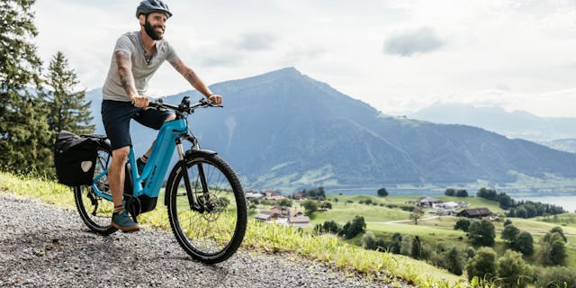 Crossover E-Bike für idyllische Naturwege und urbane Routen.