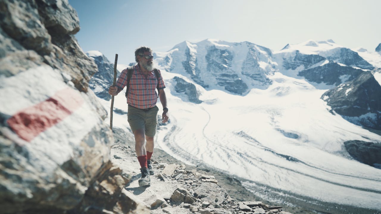 Dank seines Aufwärmprogramms 
ist Profiwanderer Ernst stets trittsicher unterwegs.