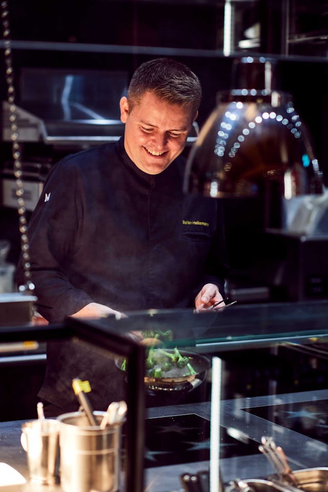 Starkoch Stefan Heilemann zaubert im Hotel Widder in Zürich Sternemenüs auf den Teller.