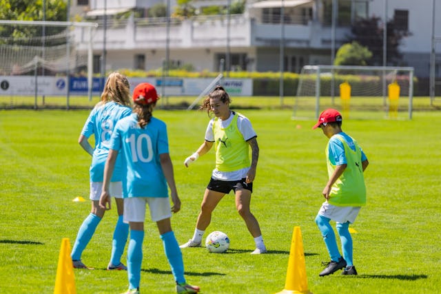 Encourager les jeunes talents, c’est l’objectif du camp de football de Ramona Bachmann.