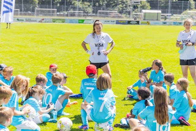 Le football est fait pour tout le monde: la joueuse du Team Visa Ramona Bachmann parle d'acceptation, de diversité et d'esprit sportif dans une interview.