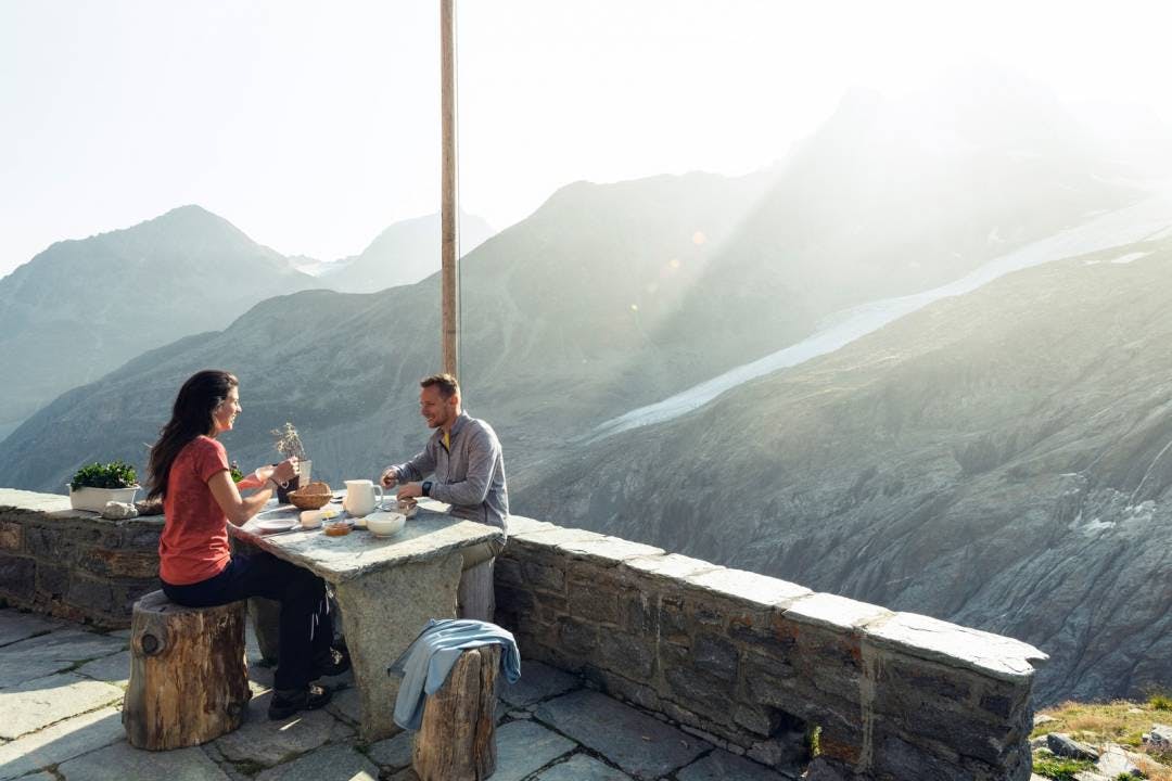 Allen, die während der Bernina-Tour Lust auf einen Abstecher und Hüttenromantik haben, empfiehlt Profiwanderer Ernst eine Übernachtung in der Chamanna...