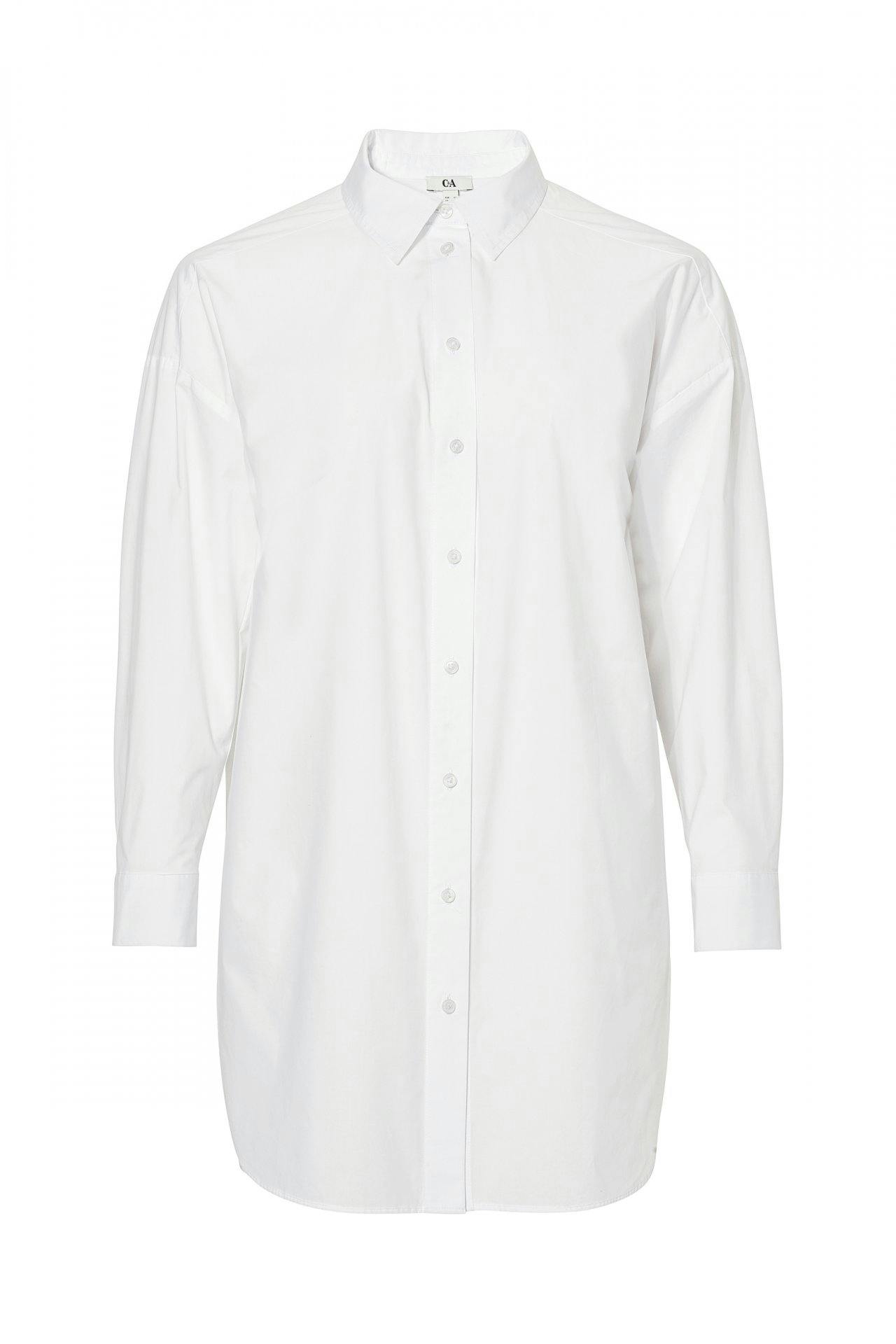 Cette chemise blanche se prête merveilleusement bien à un style polyvalent: chemisier, 24.95 francs sur
