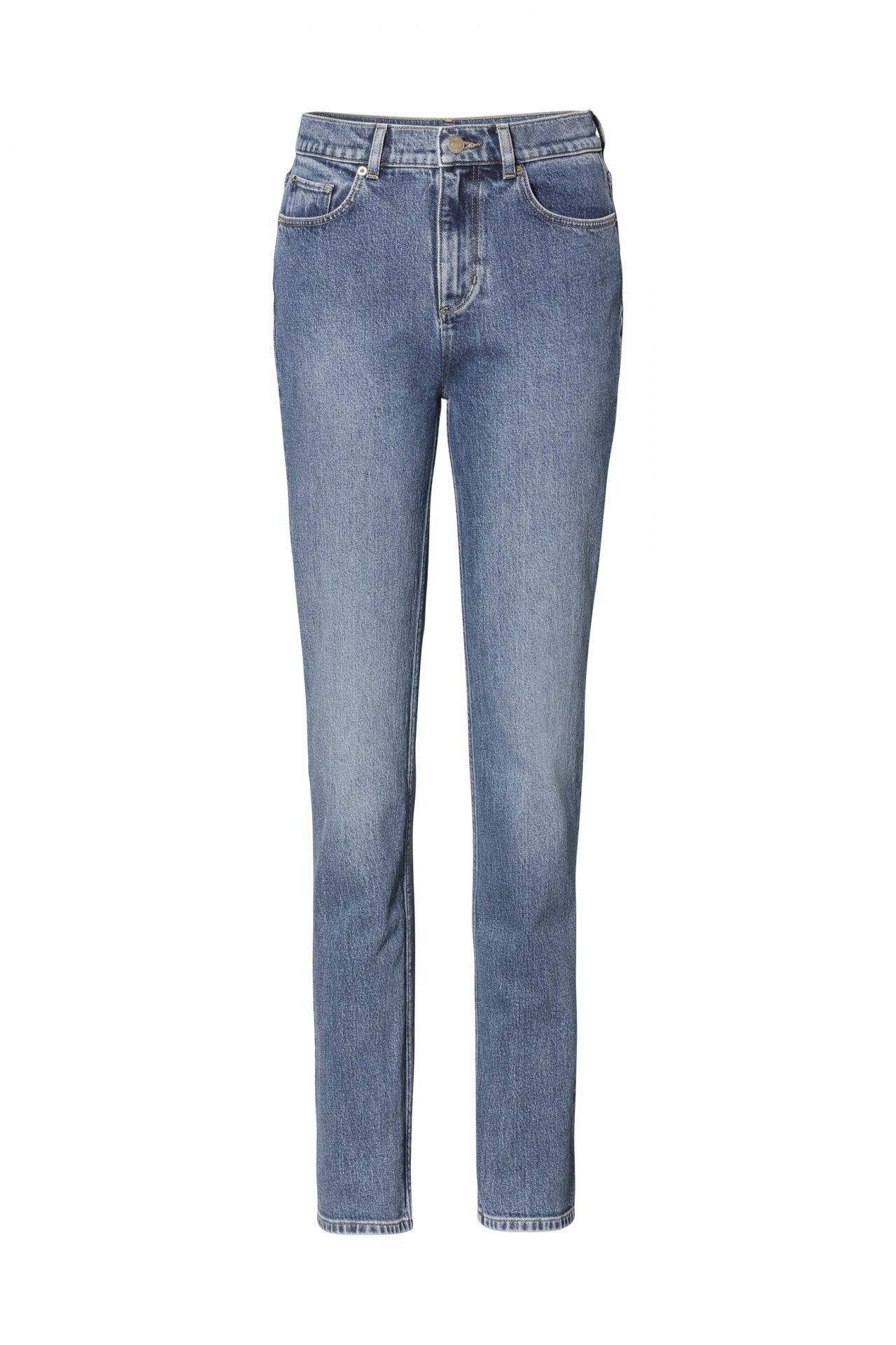 Avec ce jeans classique, tu ne peux jamais faire de faute de goût. Cette pièce est issue de la nouvelle ligne unisexe et convient aux corps masculins...